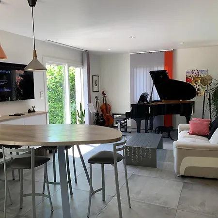 Chez Blibli Vila